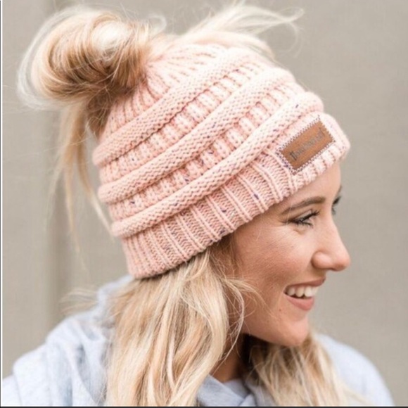 Accessories - Messy bun beanie